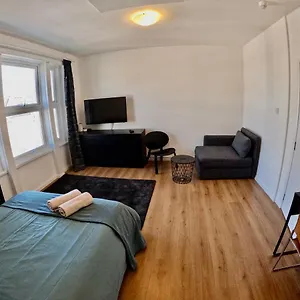  Apartamento Lovely One Bedroom Flat